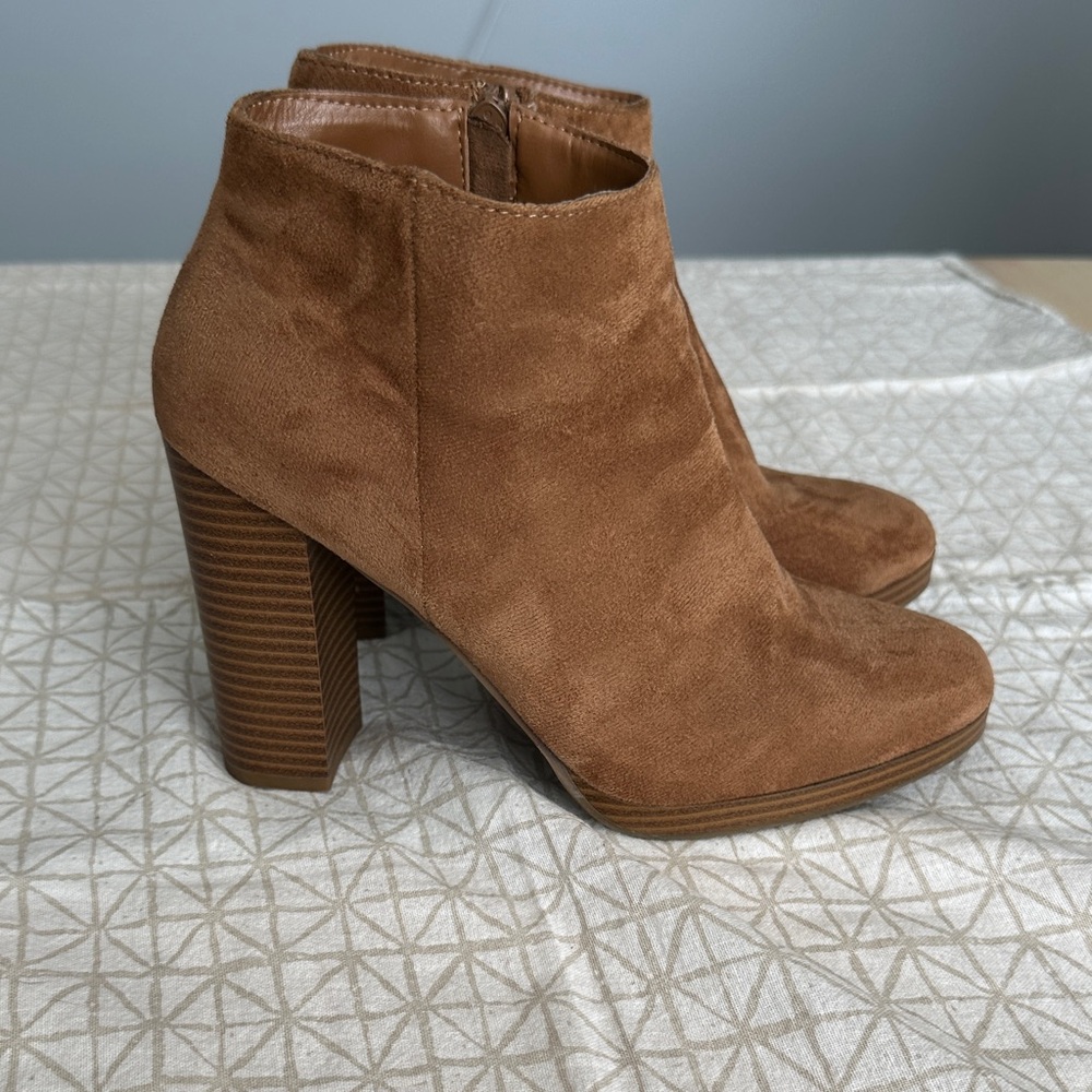 LC Lauren Conrad Tan Suede Ankle Booties